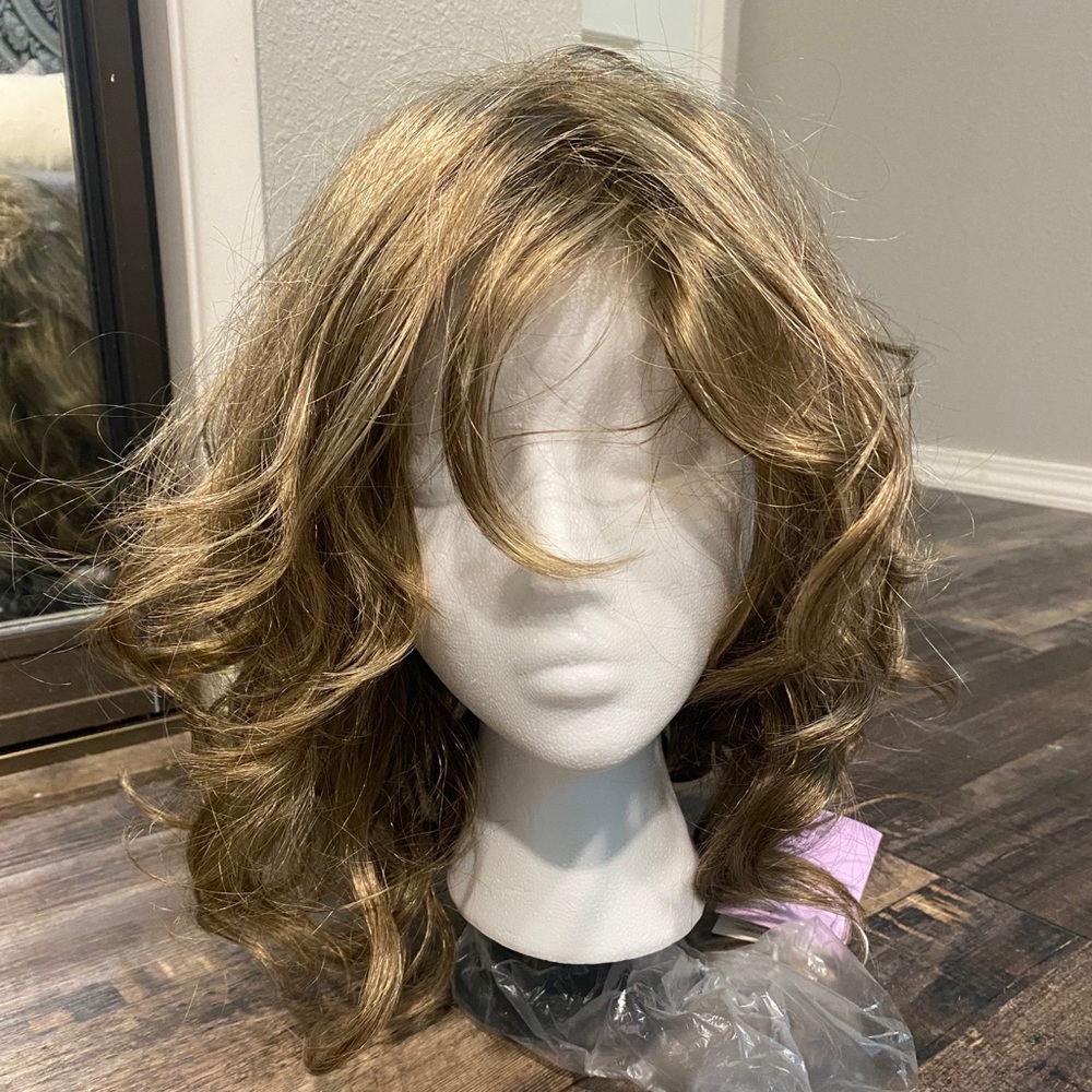 Wigs - Picture 4 of 5